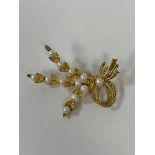 A 9ct gold pearl floral spray brooch measures 5cm weighs 7.77 grammes