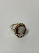 A 14ct gold cameo ring, size P