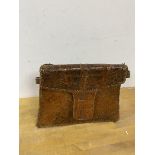 A vintage Alligator skin handbag measures 22cm x 27cm x 9cm