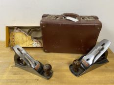 Two Stanley planes, largest measures 14cm x 26cm x 8cm in a small travelling case (a lot)