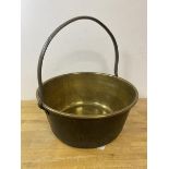 A fixed handle brass preserve pan which measures (with handle) 38cm x 36cm