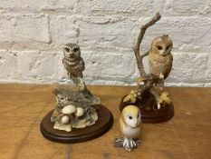 A Border Fine Arts sculpture Little Owl and Owlet, on base, measures 18cm high and another owl which