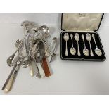 A set of six 1928 Birmingham silver coffee spoons in original box weighing 40 grammes along with a