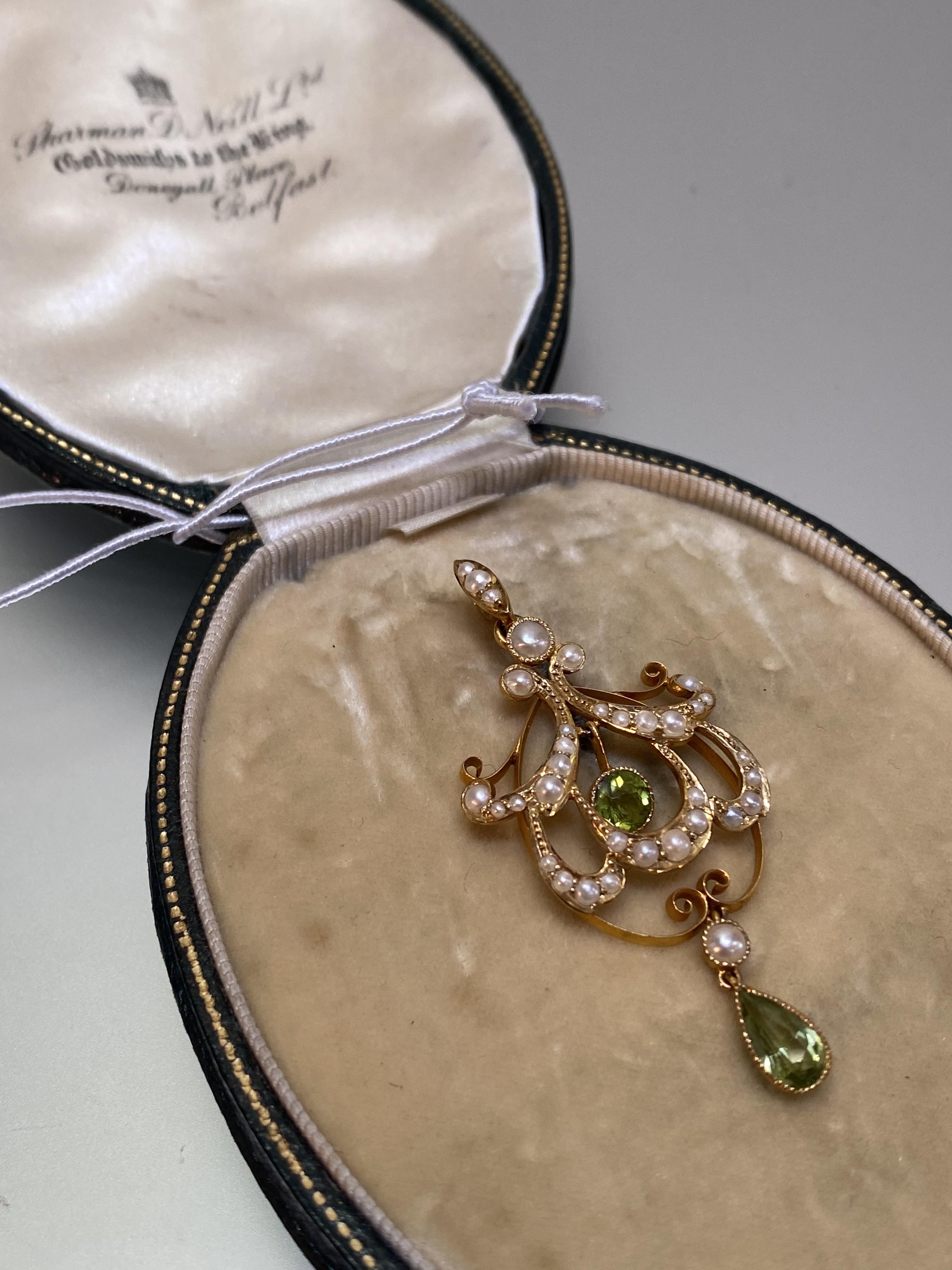 An Edwardian 15ct gold peridot and seed pearl pendant, the pear-cut and round-cut peridots each - Image 3 of 3