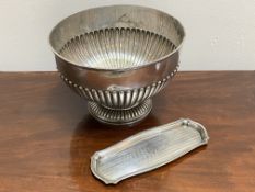 An Edwardian silver centre bowl, George David Rattray, Sheffield 1907, with reeded band, on a