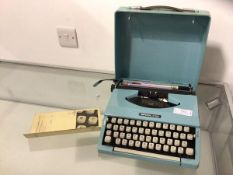 An Imperial 200 vintage typerwriter with original travelling case, measures 8cm x 30cm x 31cm