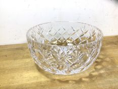 A crystal fruit bowl marked Royal Doulton, England to base (10cm x 20cm)