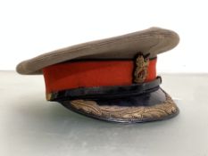 British Officer's cap gilt bullion badge and oakleaf decoration to Viser Geo V buttons, Woolrow,