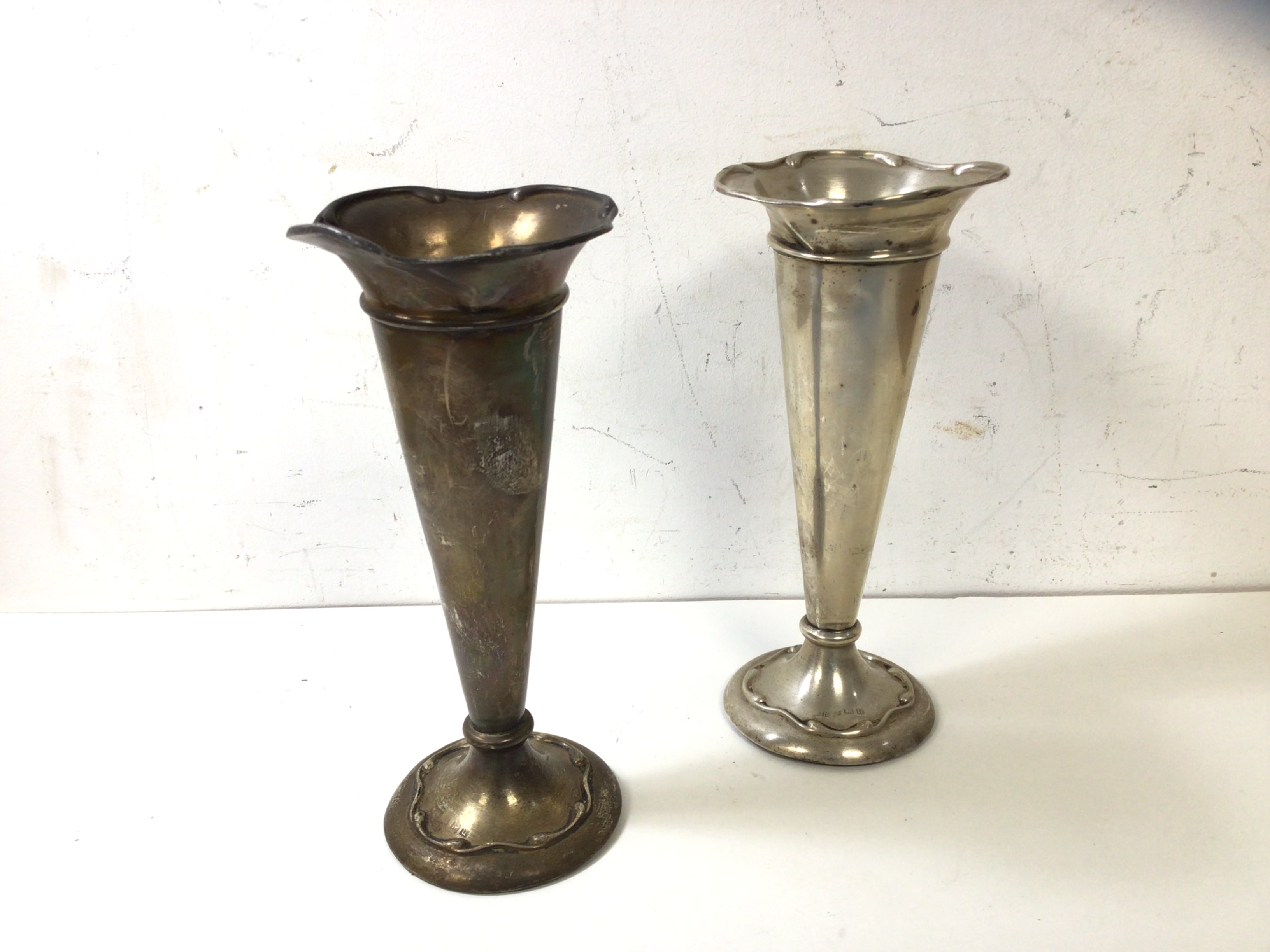 Two silver bud vases, Birmingham 1919, with flared rims and naturalistic detail to rim and base,