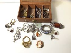 A quantity of jewellery including cameo brooch depicting Hermes, mount marked 9ct, ring marked