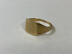 A 9ct gold signet style ring with engraving to shoulders, size V, weighs 2.44 grammes