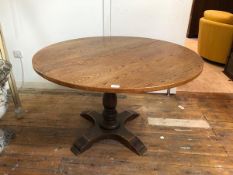 An oak circular pedestal table on turned supports, (73cm x 111cm)