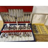A 1970's boxed set of Viners grapefruit spoons, inscribed Studio, with textured handles (14cm), a