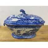 A 19thc china willow pattern lidded tureen with wave style finial and handles to sides, willow