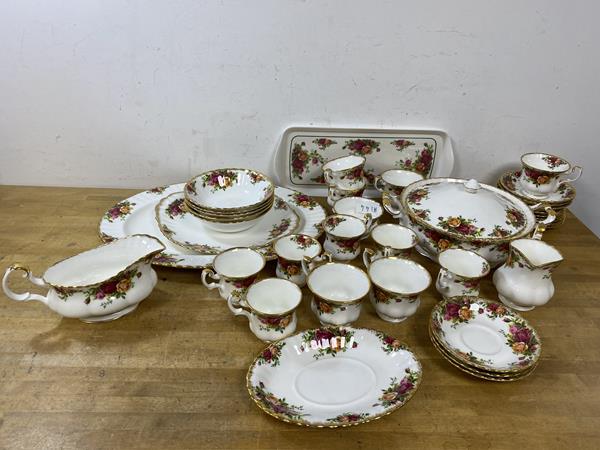 Royal Albert china Old Country Roses pattern teacups and saucers, teacups (7cm high), six smaller
