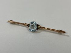 A single emerald cut aquamarine set bar brooch marked 9ct, measures 5cm