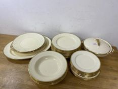 A 1930's/40's Wedgwood china part dinner service with dinner plates, measure 24cm diameter, rim
