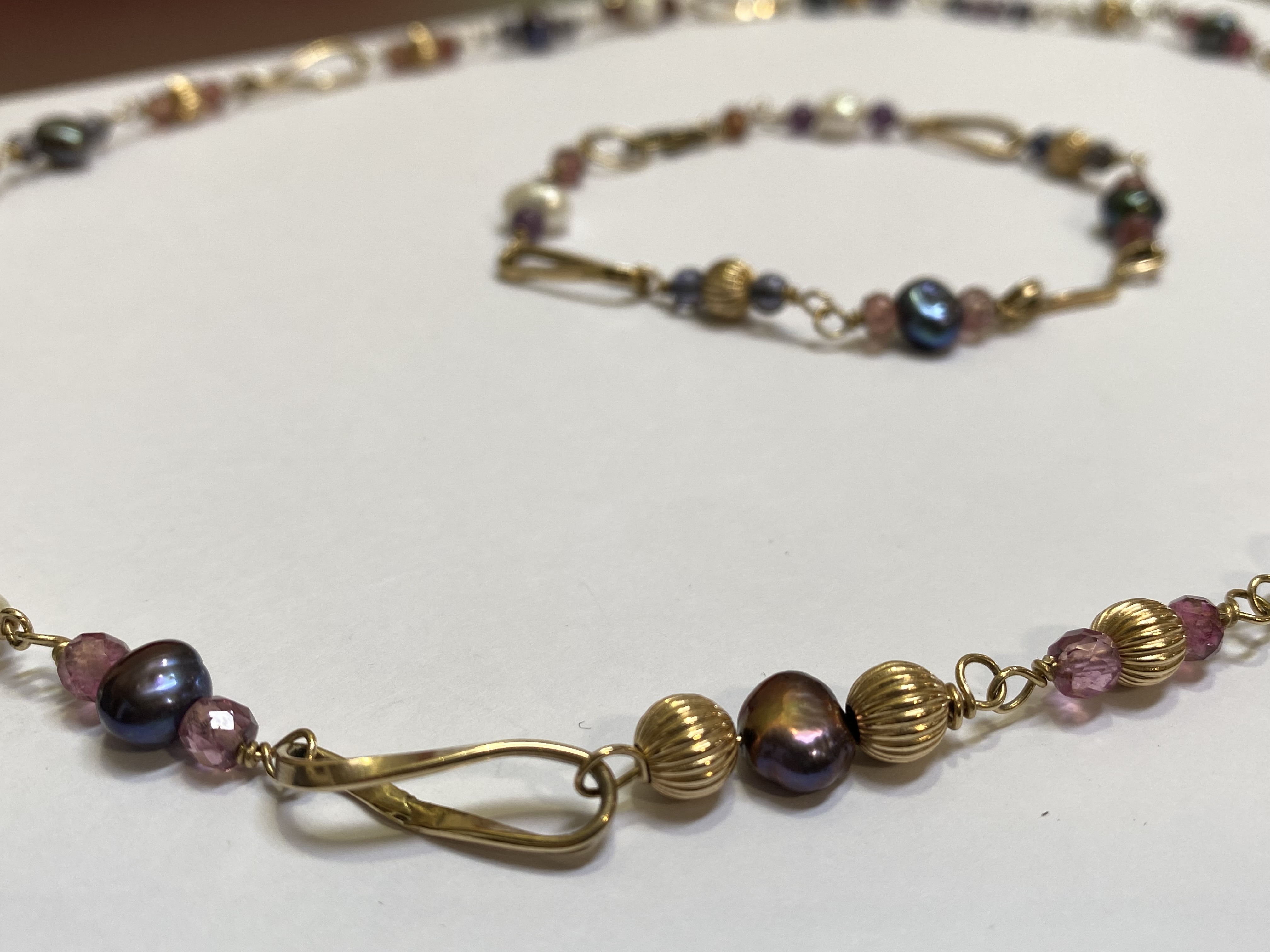 A 9ct gold multi-stone and freshwater pearl necklace with bracelet en suite, each formed of fluted - Image 2 of 2