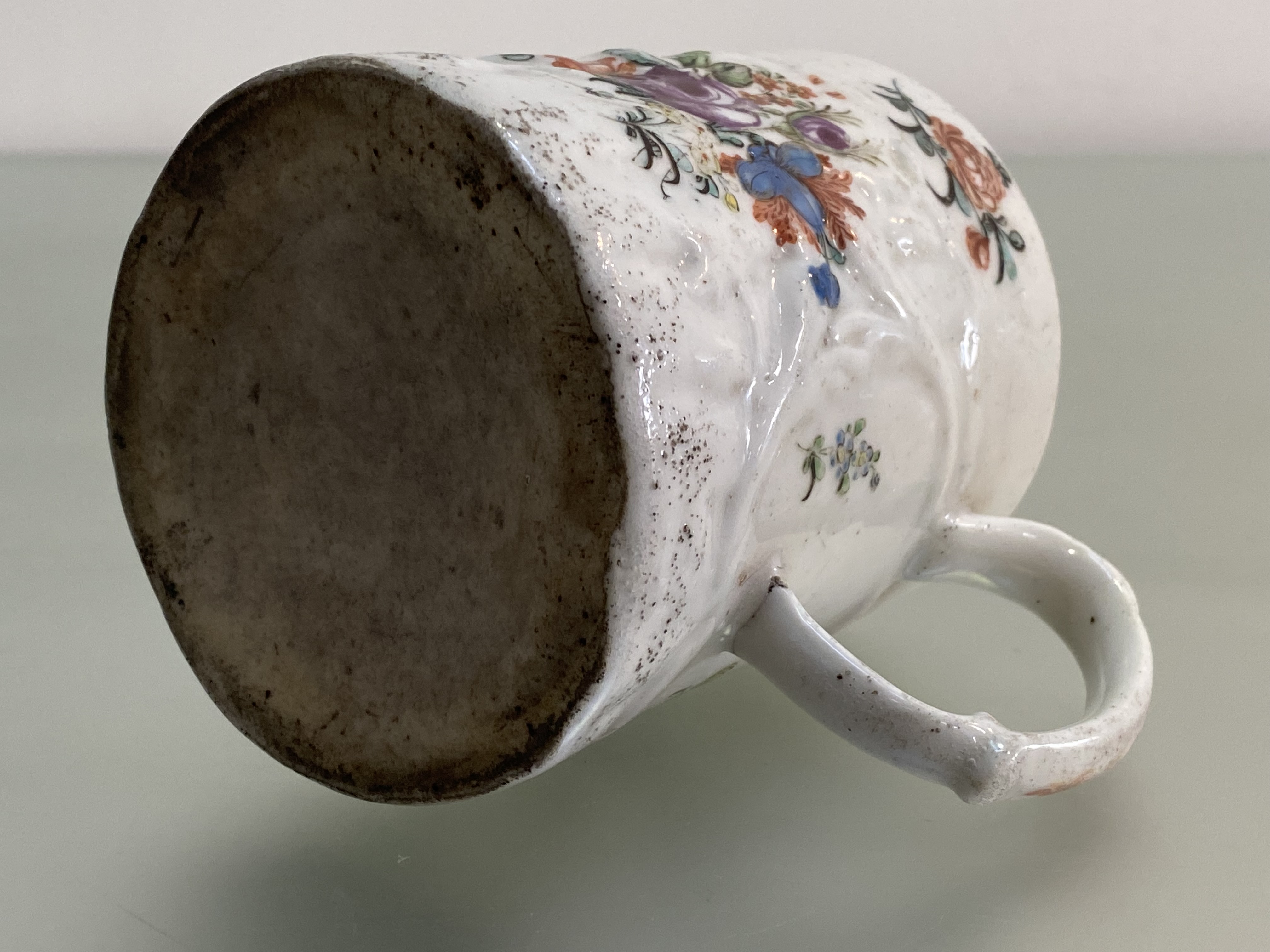 A rare West Pans porcelain mug, c. 1770, of cylindrical form, moulded with scrolling foliage and - Image 4 of 4