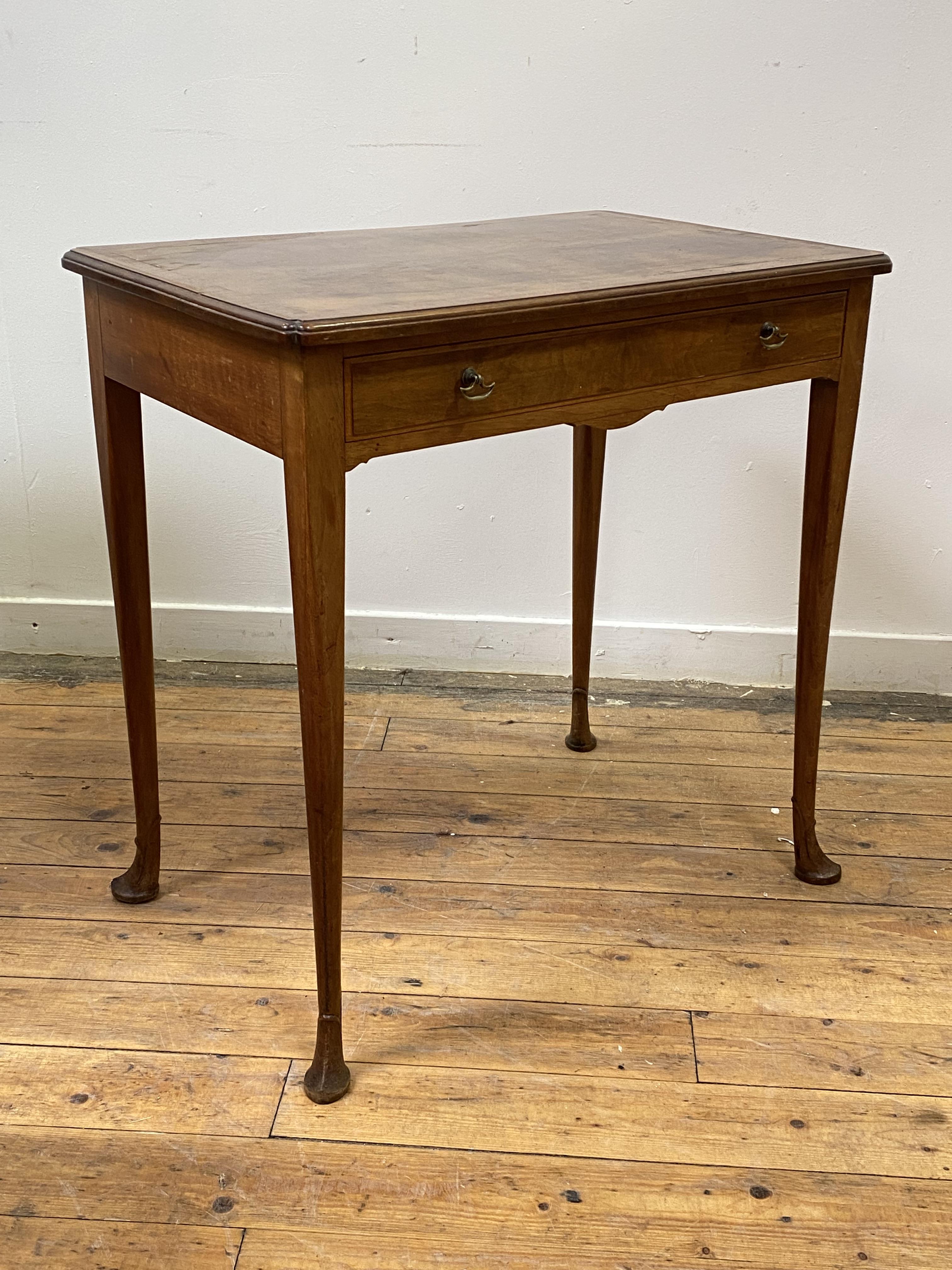 Whytock and Reid, an early 20th century walnut side table in the Georgian taste, the quarter sawn