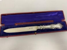 A silver carving knife, Sheffield 1909, with silver blade and handle, in original box, (28cm) weighs