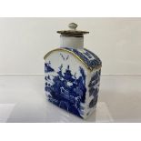 An 18thc Chinese tea cannister, blue and white with traditional scenes (13cm)