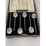 A boxed set of six 1924 Birmingham hallmarked silver coffee bean spoons (each: 9.5cm)