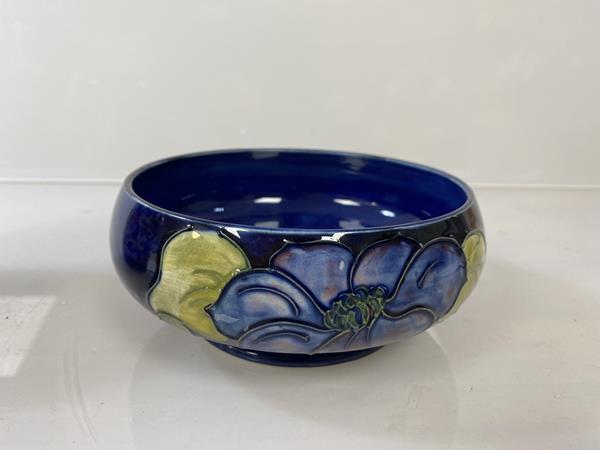 A Moorcroft footed bowl with floral decoration (6cm x 15cm)
