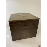 A vintage wooden box with hinged handle to top, (25cm x 30cm x 30cm)