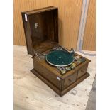 An early 20th century Apollo oak cased gramophone, H30cm, W40cm, D43cm