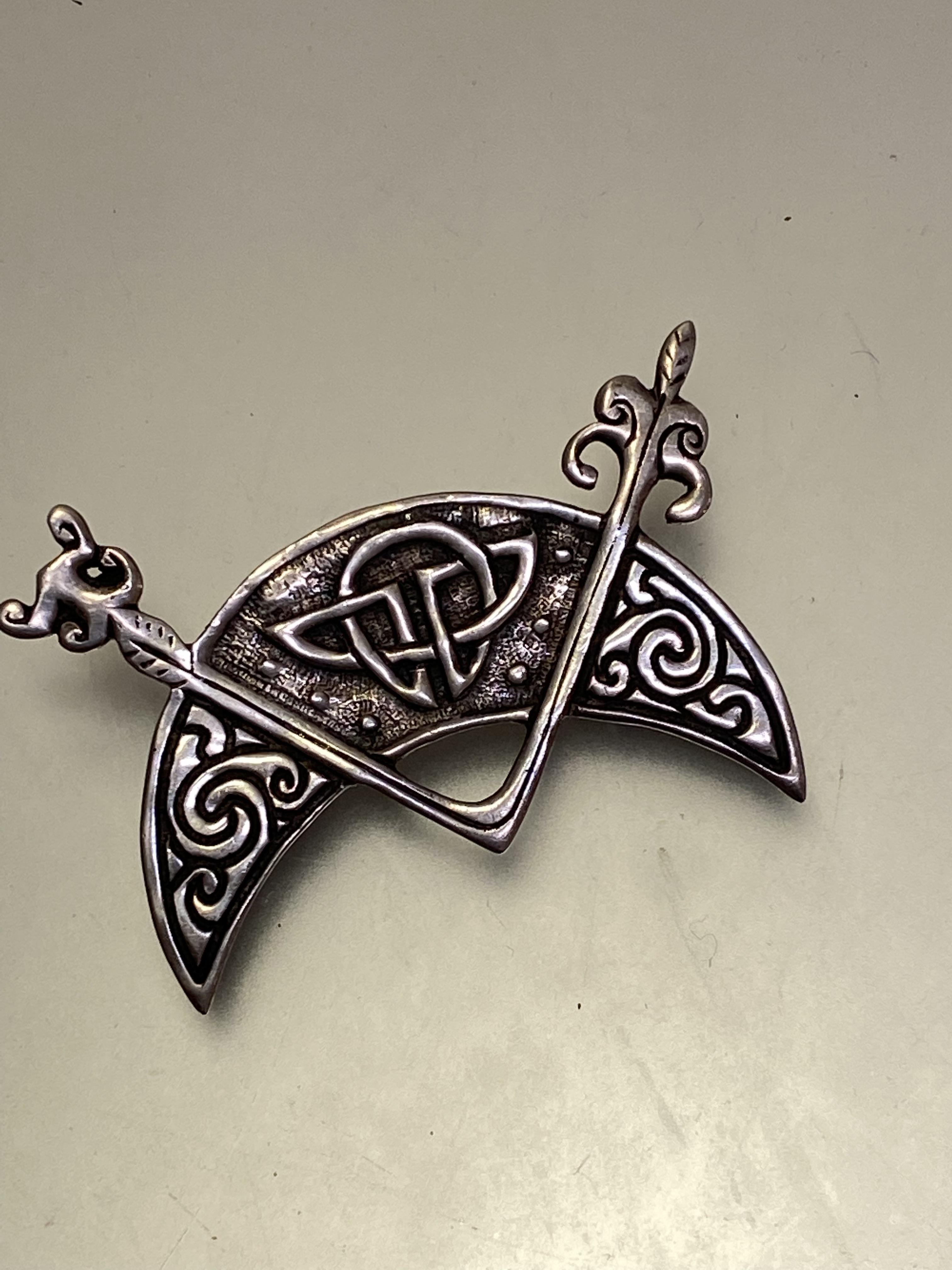 An Iain MacCormack, Iona silver crescent Celtic brooch, stamped verso INC Iona, (6cm x 4cm)