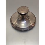 A Birmingham silver Capstan style circular inkwell with lift-up top, (h 5.5cm x d 10cm), missing