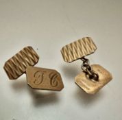 A pair of 9ct gold octagonal engine turned decorated sleeve links, initialled JC, (1.5cm x 0.5cm)