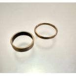 A 9ct gold wedding band, size h/i and a 9ct gold wedding band, size o, weighs 4.02 grammes (2)
