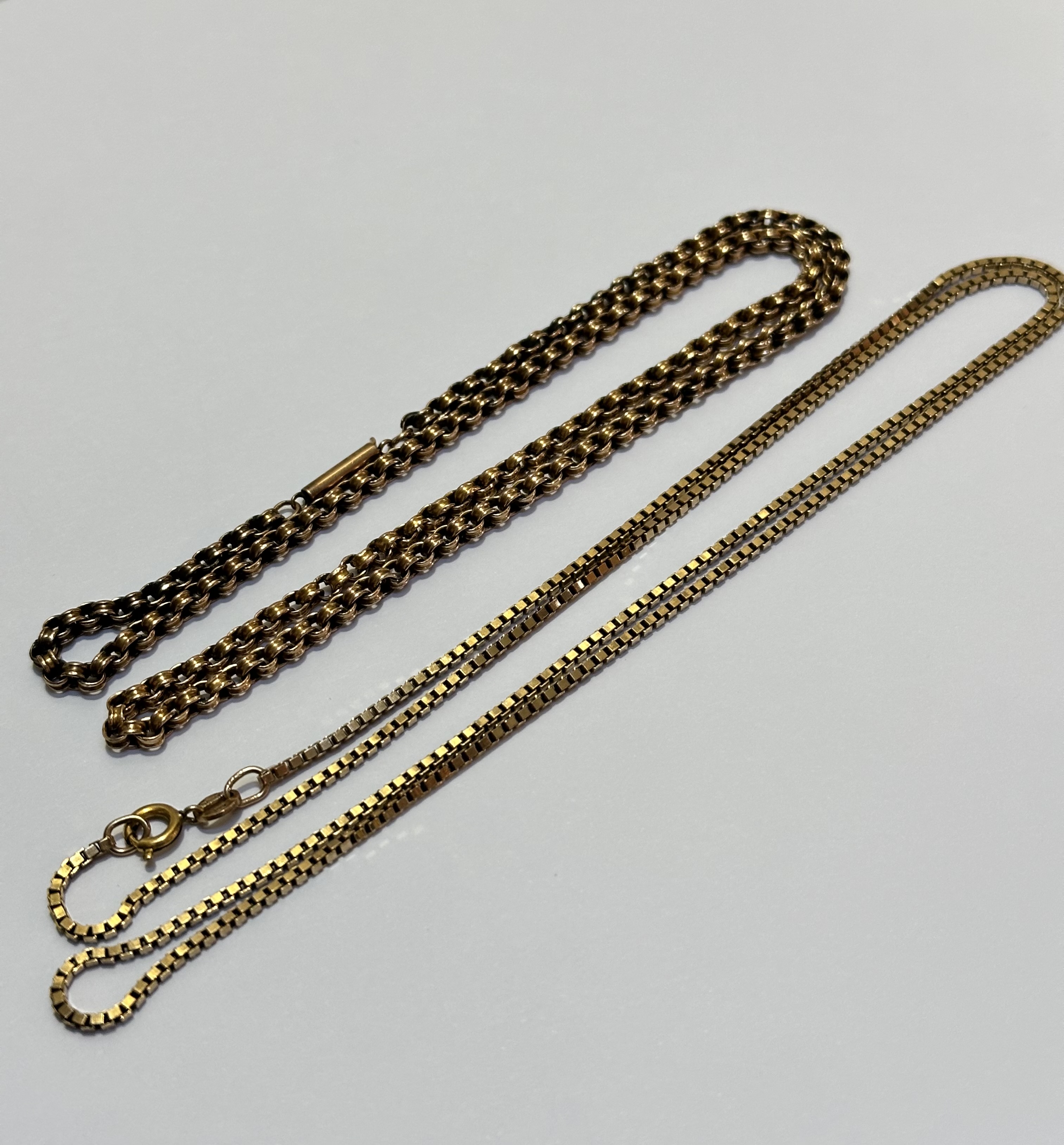 A 9ct gold belcher link chain necklace with barrel clasp fastening, (22cm) (5.7g) and a 9ct gold box