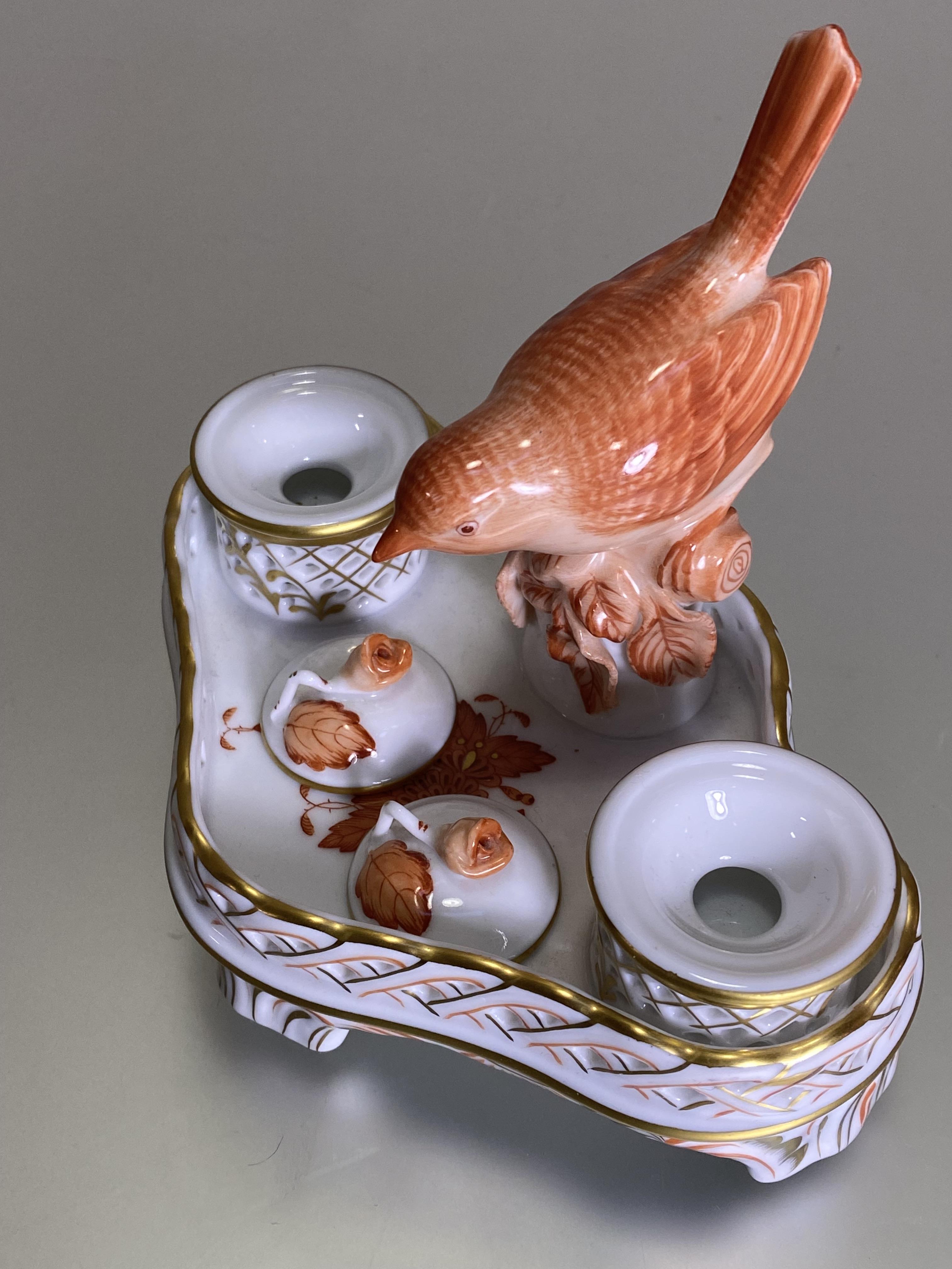 A Herend porcelain inkstand in the Chinese Bouquet (rust) pattern, the double wells each with - Bild 2 aus 2