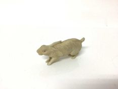 Good quality antique carved ivory figure of a hare, 8cm long
