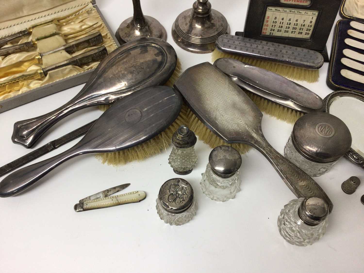 Quantity of silver, including knives, brushes, toiletry jars, desk calendar, etc - Image 3 of 5