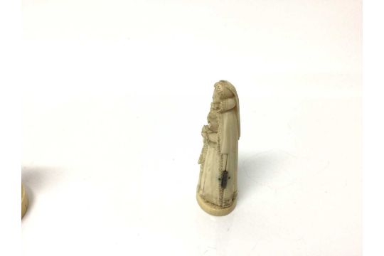 19th century Dieppe carved ivory figure of Mary Queen of Scots - Image 4 of 5