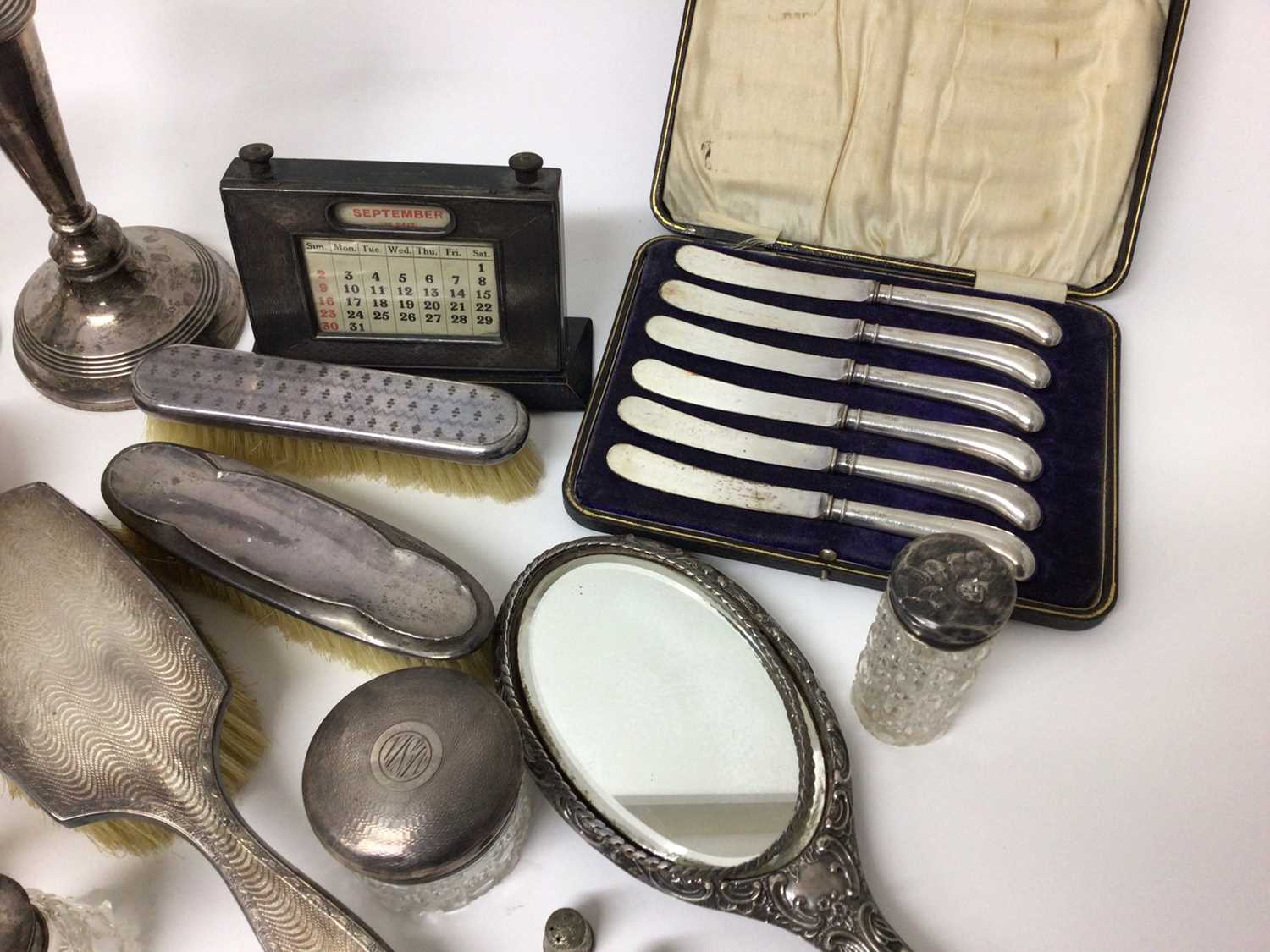 Quantity of silver, including knives, brushes, toiletry jars, desk calendar, etc - Image 4 of 5