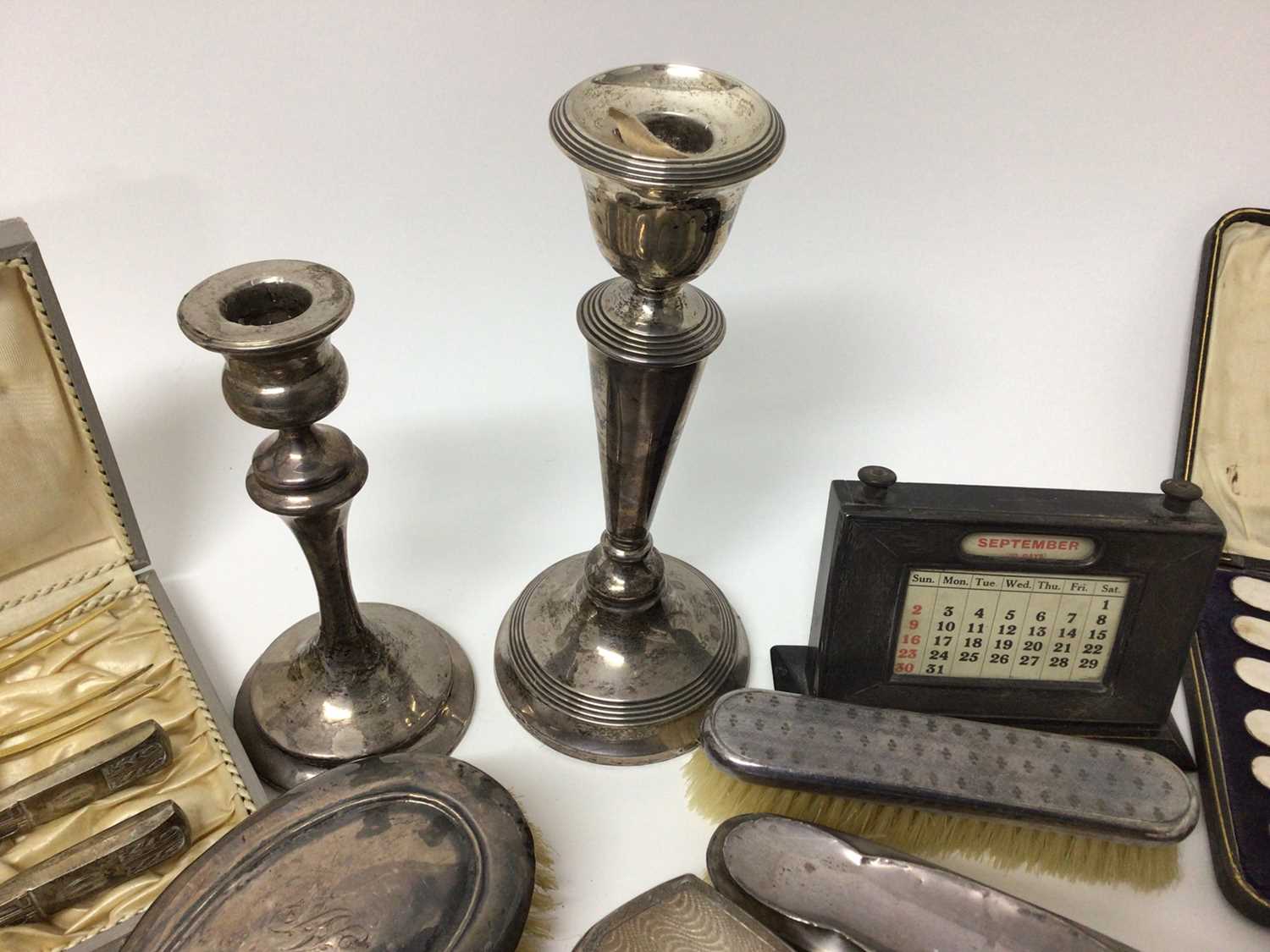 Quantity of silver, including knives, brushes, toiletry jars, desk calendar, etc - Image 5 of 5