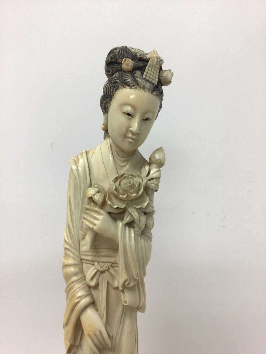 Large 19th century Japanese ivory tusk figure of a woman, shown wearing a long robe and holding flow - Image 2 of 5