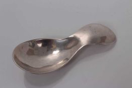 1970s silver hand finished caddy spoon, London 1975, Maker E.W.D. 3.6 cm