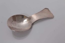 Modern silver hand finished caddy spoon, London 1994, Peter Harwood 8.5 cm