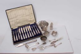 Set of six George V silver fruit / desert knives and forks in fitted case, (Sheffield 1910), togethe