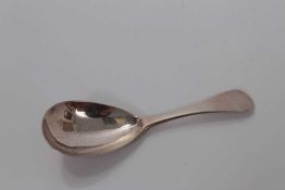 George III silver caddy spoon with Old English pattern handle, London 1817, Walter Bateman I, 9.5 cm