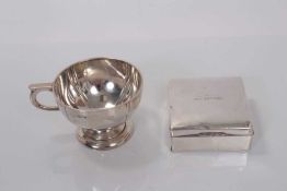 Edwardian silver christening mug with engraved naming 'Juilet' on circular pedestal foot, (London 19