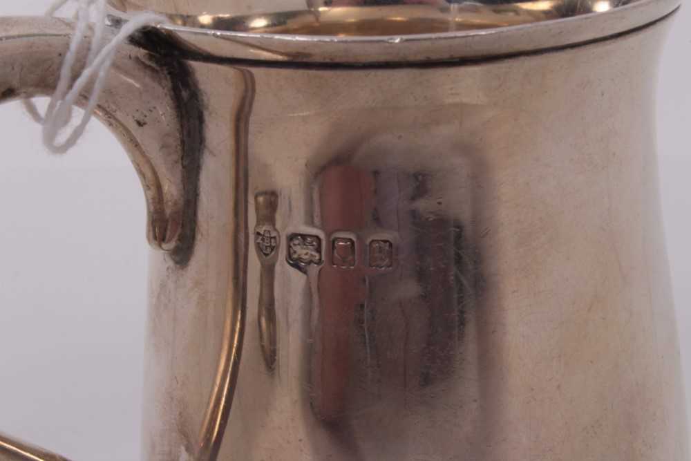 George V silver christening mug, with engraved initials 'A. J. R.', (London 1922), 5ozs, 9cm in over - Image 3 of 3