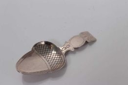 George III silver acorn-shaped and engraved caddy spoon with bright cut handle, London 1811, Elizabe