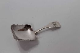 George IV silver shovel-shaped caddy spoon with fiddle pattern handle, Birmingham 1826, makers mark